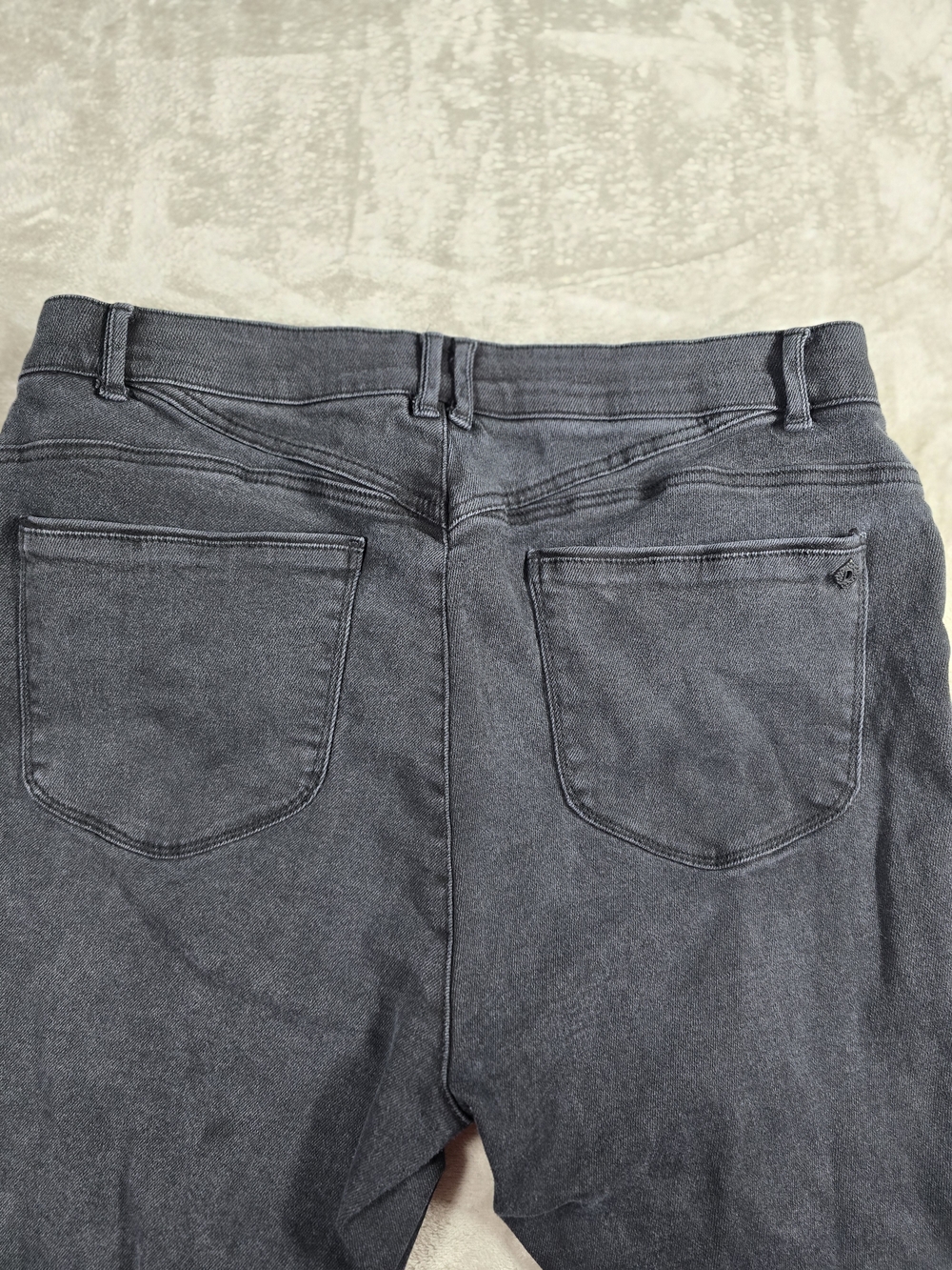 Democracy Gray Ankle Crop Jeans - Picture 7 of 8